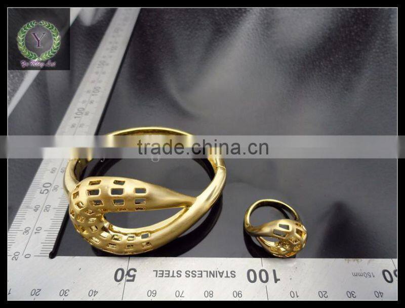 2016 New Design Golden Aolly Charms Bracelet Fashion Bracelet Bangle