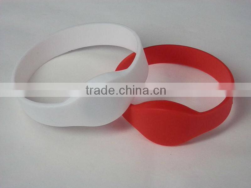 New style 13.56mhz RFID NFC silicone wristband waterproof
