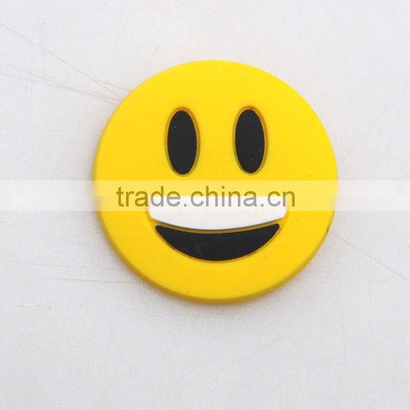Top selling silicon smilling emoji round magnetic brooch for party girl's kid's brooch pin