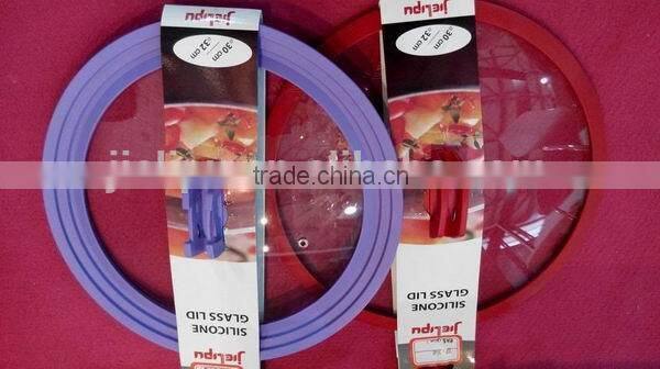 Glass pot lid with silicone edge