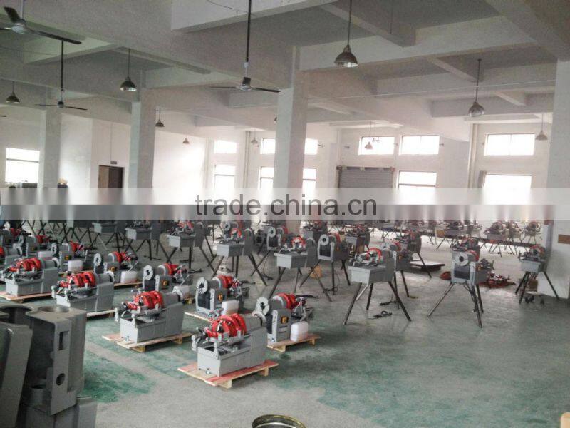 portable pipe threading machine