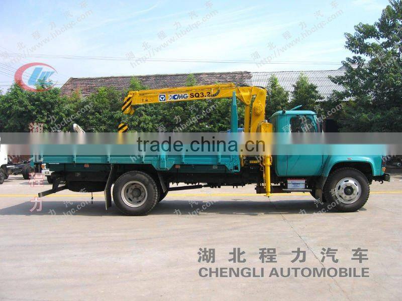 Dongfeng 4*2 jib crane truck for sale