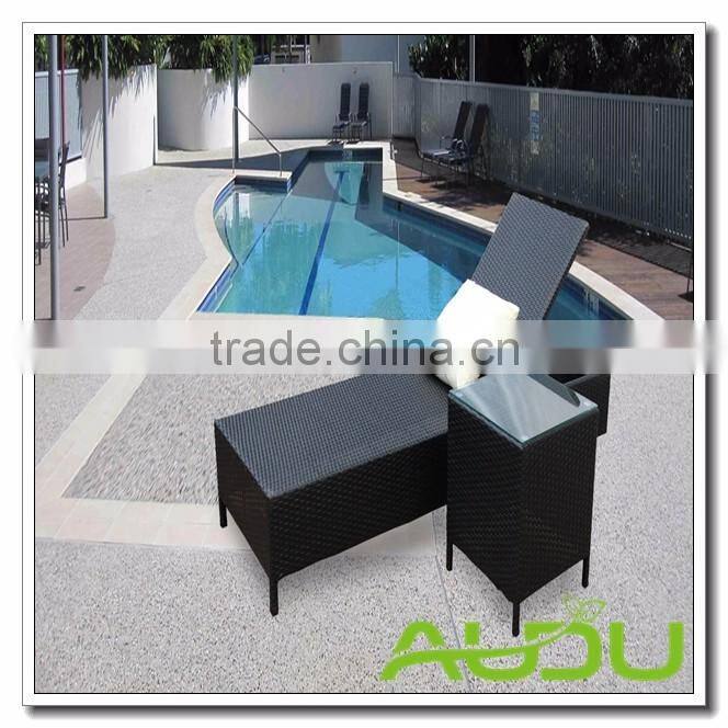 Audu Foldable Wicker Chaise Lounges With Small Side Table