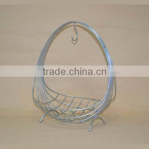 Fruit basket with banana holder