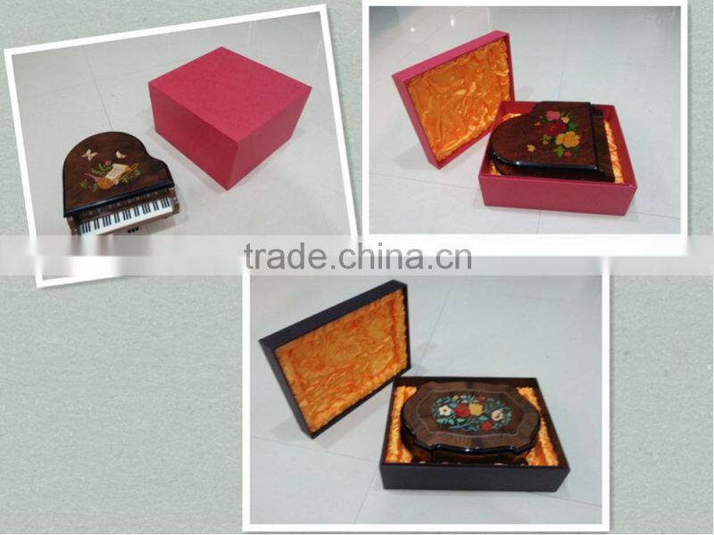 Graceful Glossy Lacqure Piano Shape Jewelry Music Box