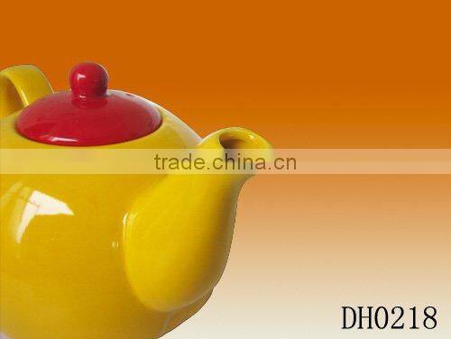 Factory direct wholesale 900ml Pigmented ceramic tea pot, yellow body with red lid