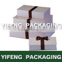 cosmetic gift set packaging box with magnet closure