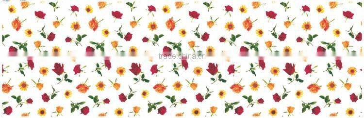 2015 newest printed rosette design plastic table cloth with lace/waved/straight edge