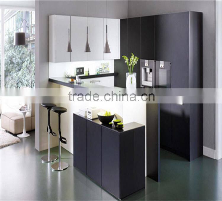 Custom kitchen units with accessories suited for apatment
