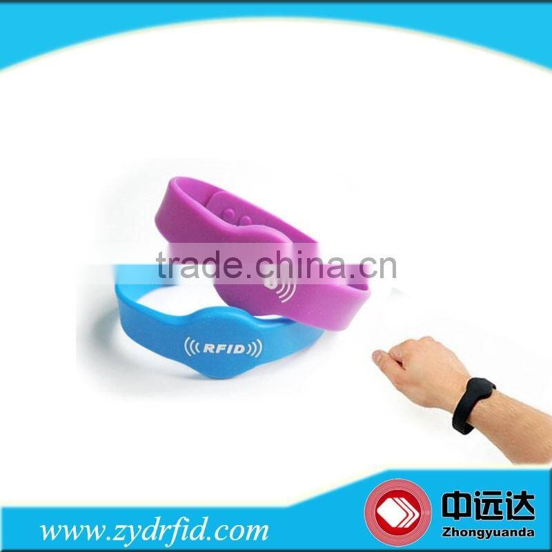 Hot selling Waterproof rfid silicone wristband