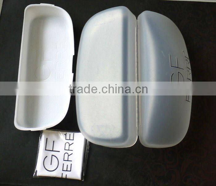 Plastic eyeglass case with logo and cloth