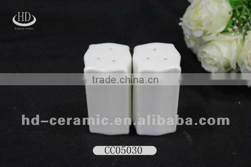Hot selling wholesale ceramic salt and pepper shaker bottle set,Unique salt and pepper shaker