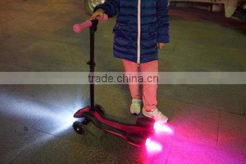 Latest Arrival Kids Electric Spray Scooter, 4.5inch 3 Wheel Electric Scooter With LED Light For Kids