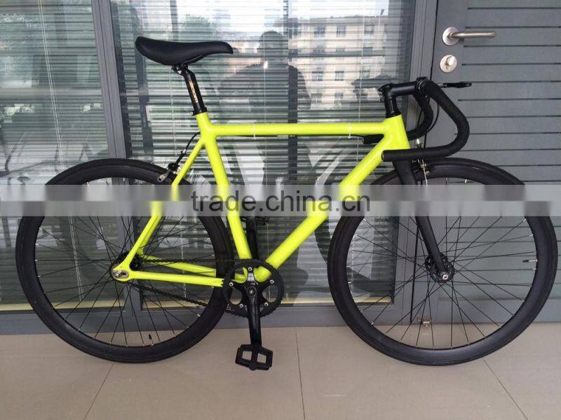 Aluminum fixed gear bike with carbon fork