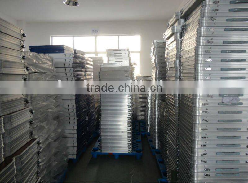 Outdoor portable picnic table with four chair