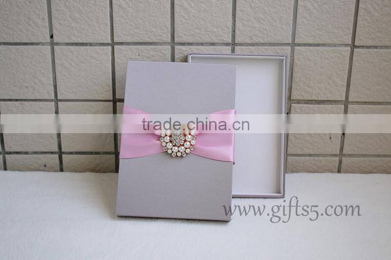 Exclusive wedding invitation boxes in handmade