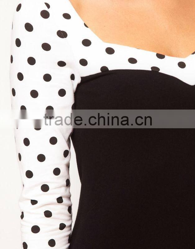 Body-Conscious Dress With Spot Sleeves