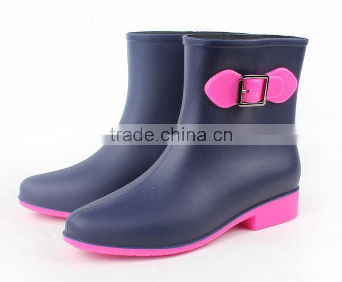 Black wellies rain boots