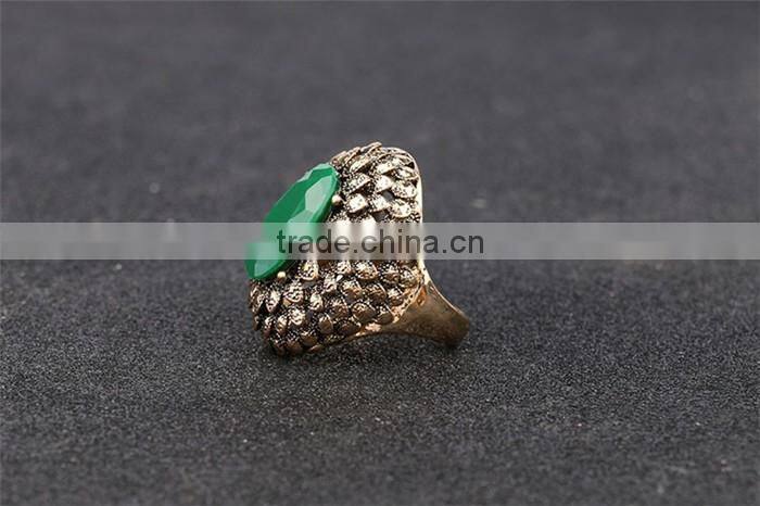 Factory hollow zinc alloy resin big gemstone simple gold finger ring