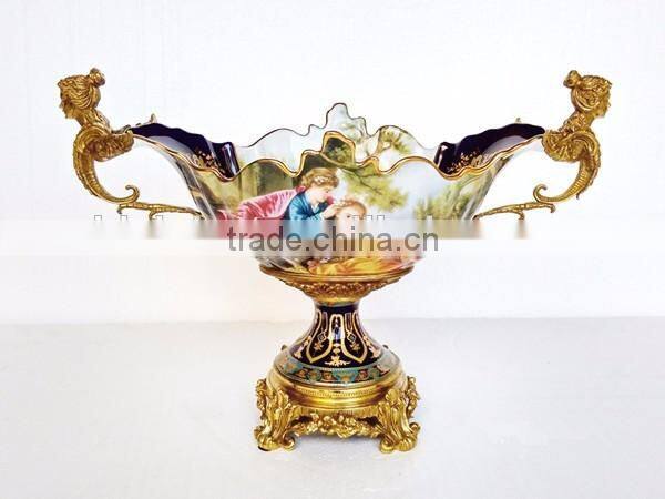 European Style Porcelain compote With Couple Pattern, Character Design Decorative Ceramic Fruit Bowl With Bronze Base