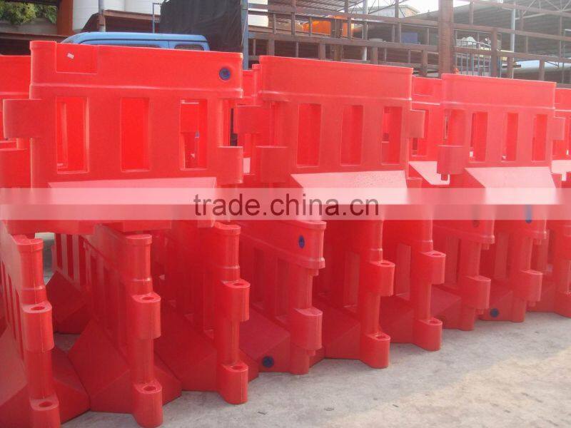 Overlap plastic water filled road block