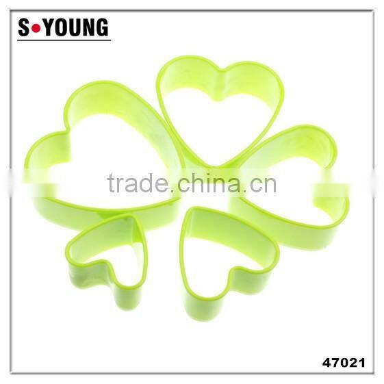 47021 Heart Shaped Plastic Cake Divider Cutter