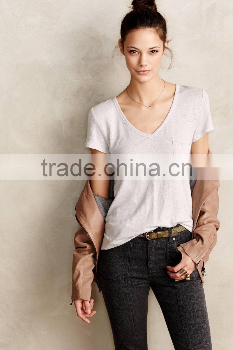 Customized made cheap V-neck short sleeve cotton blank pocket t-shirt in different color
