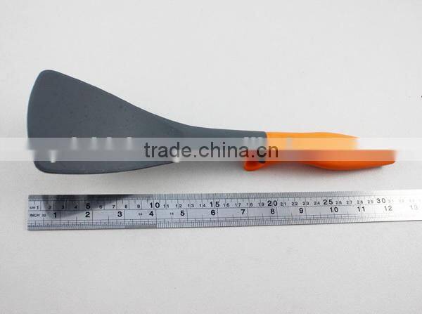 7 PIECE NYLON KITCHEN TOOLS SET WITH RACK