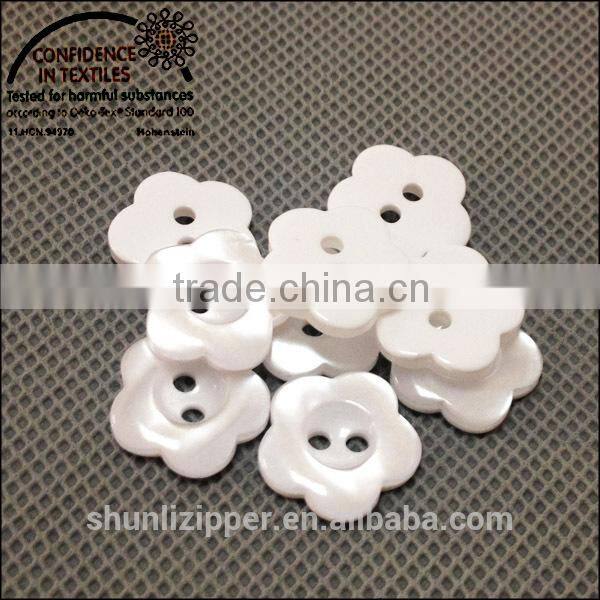 plastic flower shape buttons