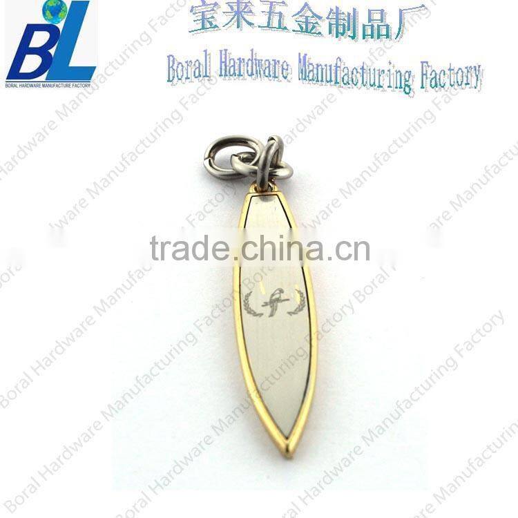 Two-tone engraved zipper slider for leather jackets