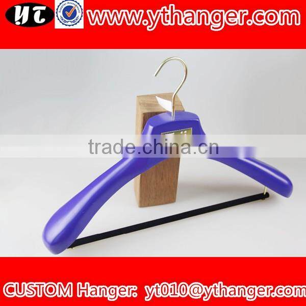 YY0513 wholesale luxury bule wide shoulder clothes hangers men suits hanger with velvet trousers bar