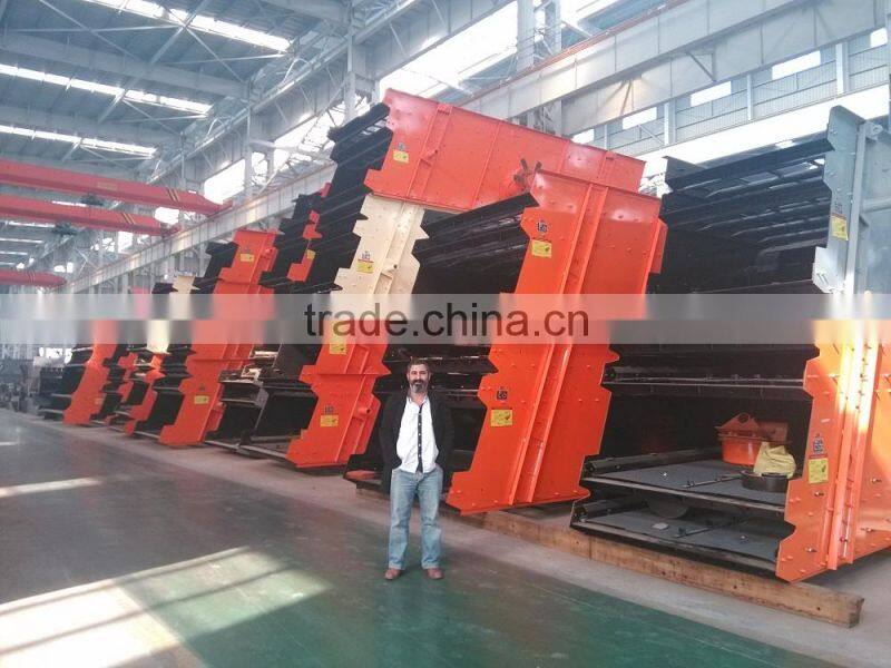 linear vibrating screen for classifiting the different sizes of ores