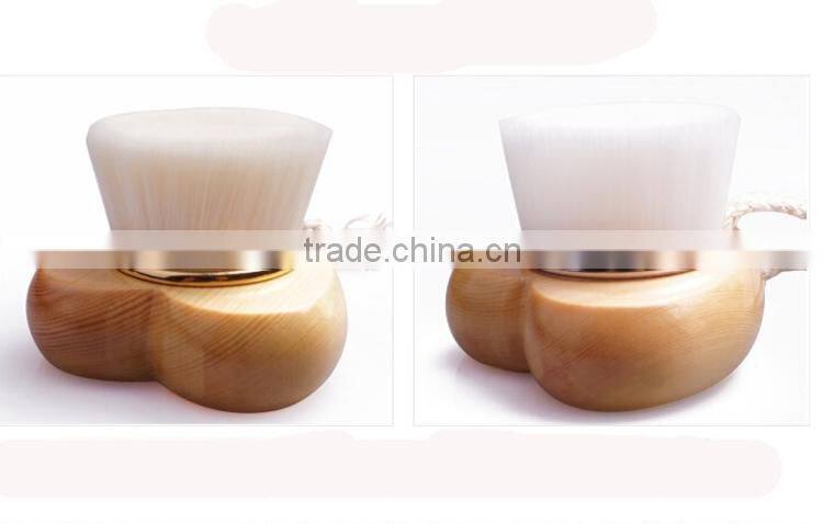 Heart-shaped Wood Handle Facial Cleaning Brush