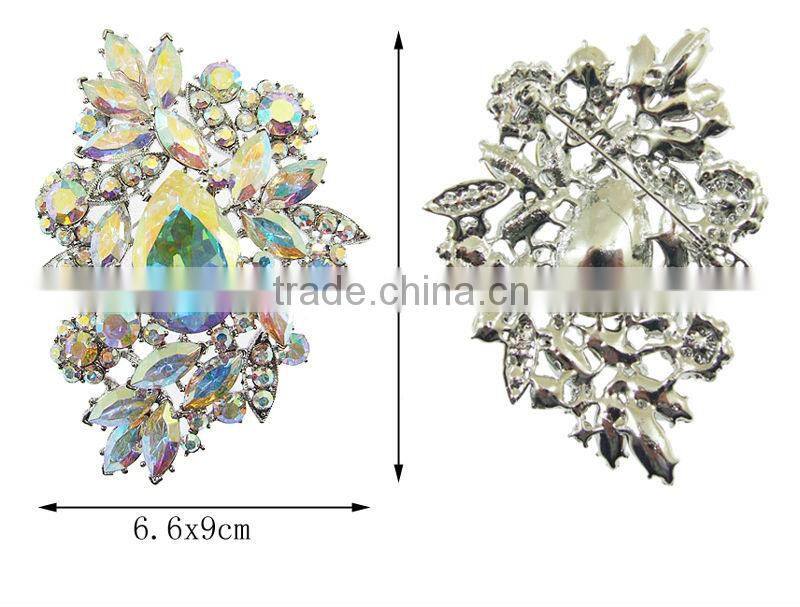 Fashion cheap crystal brooch with zinc alloy