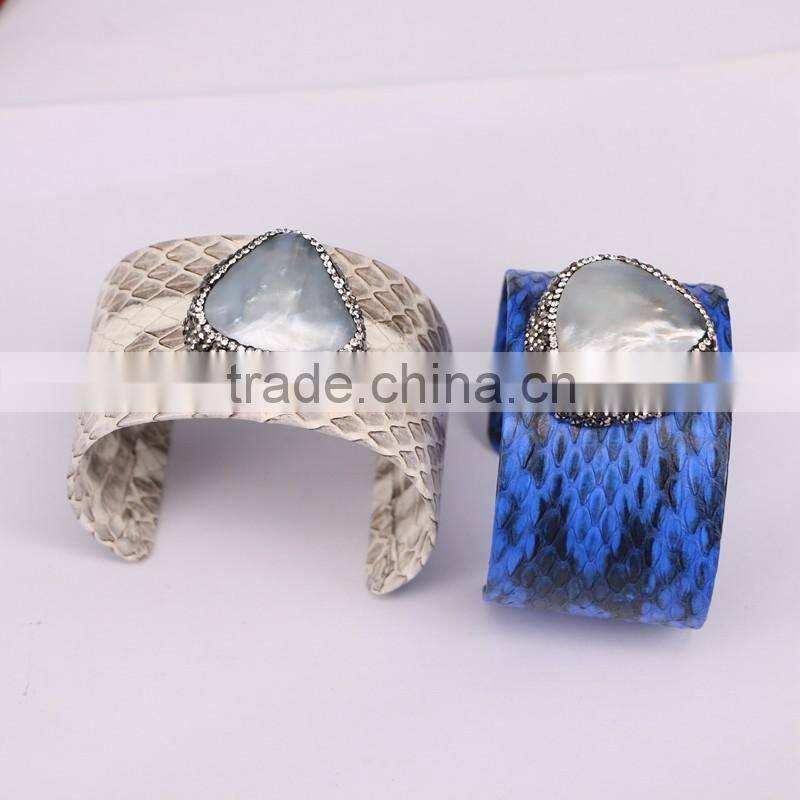 Natural Shell Amazon Agate Bangle Pave Crystal Genuine Leather 40mm Big Bangle Cuff Multi Color Snakeskin Fashion Jewelry