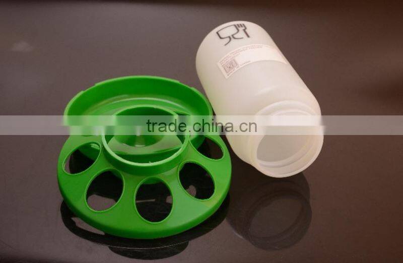 Chicken house using poultry feeders and drinkers/plastic chicken feeder