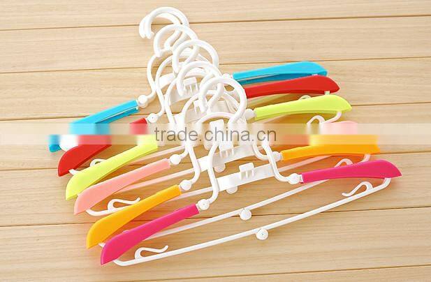 foldable and flexable plastic clothes hangers