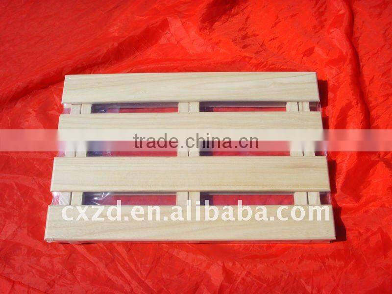 Wood bath mat's shape like a bird