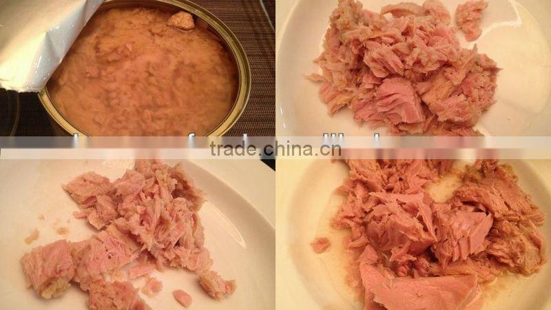 Canned tuna flakes in olive oil