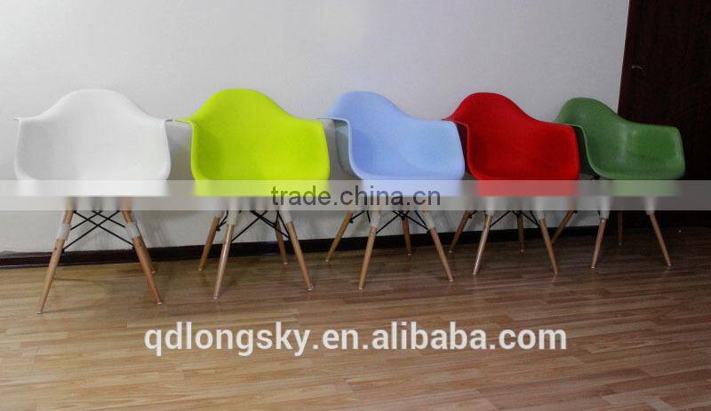 LS-4012 Italian design TATAMI plastic leisure chairs with arms and wood legs