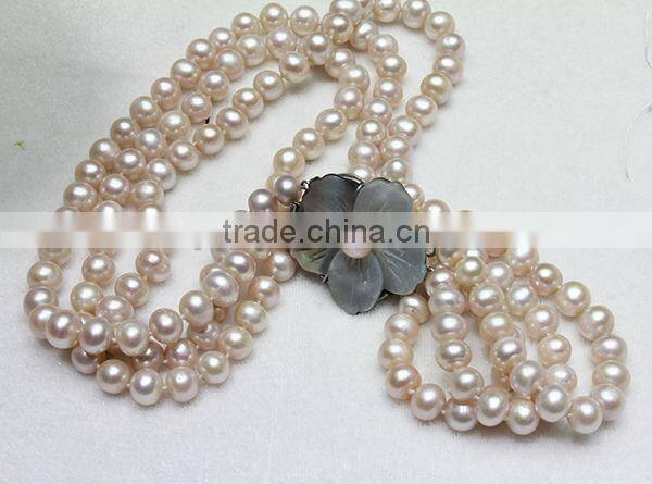 Sweater pearl necklace/three strand pearl necklace