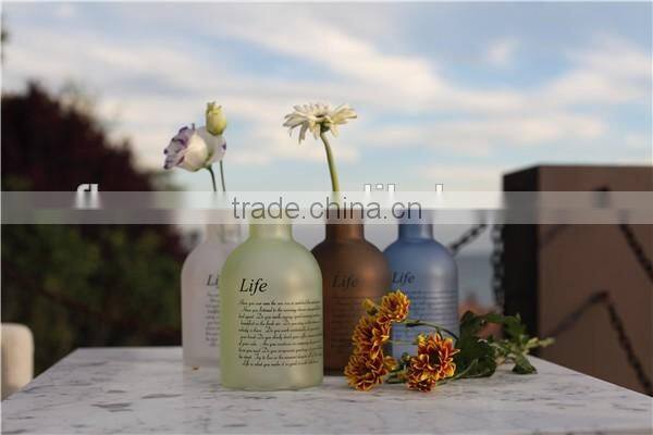 wholesale cheap small round colored glass vase for flower with linen