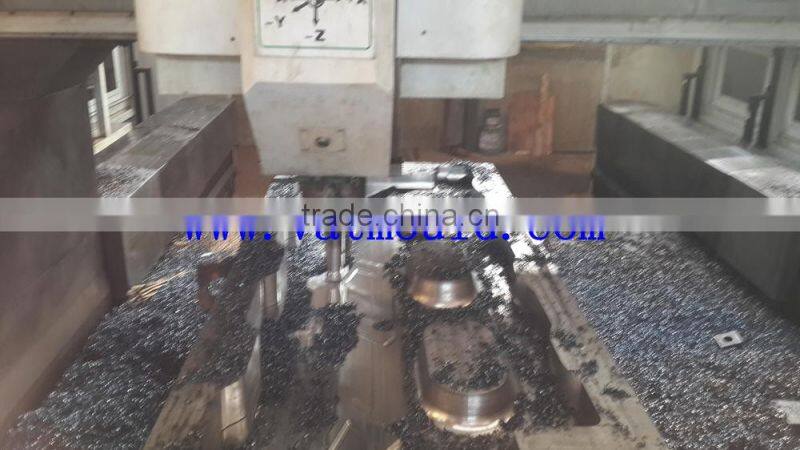 2015 new style fast production speed professional manufacturer road traffic barrier blow mould
