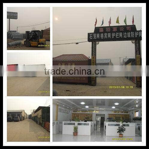 Red painted expanded mesh roll