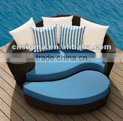 2017 Trade Assurance new Summer arrival modern 2 in 1 Sectional Circle Outdoor PE Woven Rattan sun daybed furniture