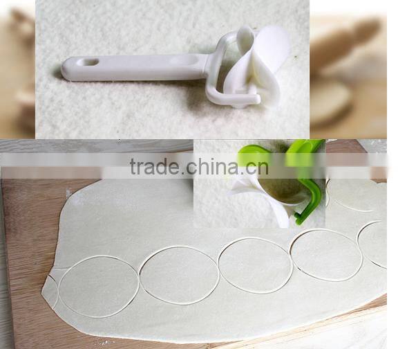 Wholesale Stock Small Order Kitchen 360 Degree Rotate Dumpling Wrapper Mould