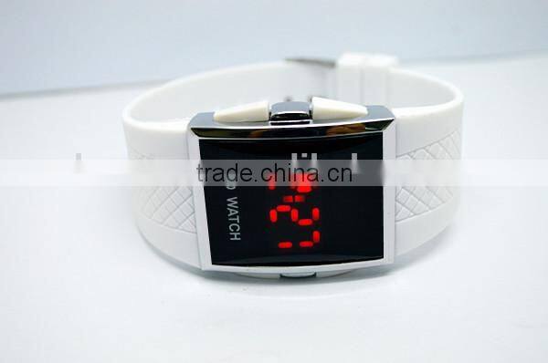 2014 Promotional popular fashion rubber men's LED watches for students