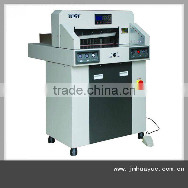 Automatinc hydraulic cardboard cutting machine