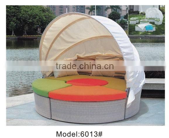Luxury All weather Rattan Outdoor poolbed with water proof cushion
