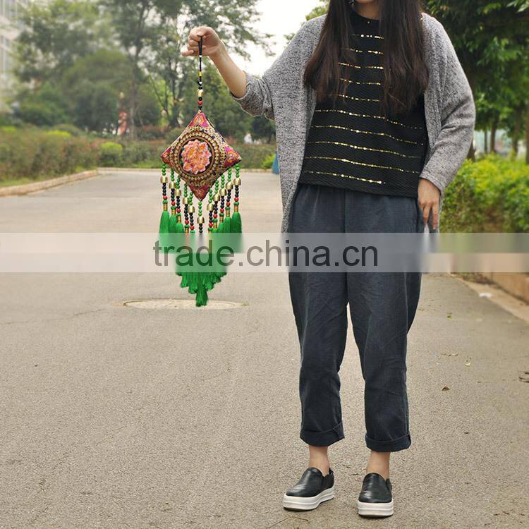 2016 new arrival canvas embroidery pendant for friends special embroidery pendant